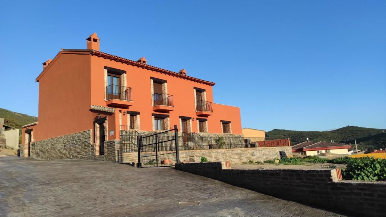 Casa Rural La Colmena Del Geoparque Navatrasierra Exterior foto