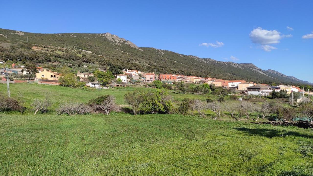 Casa Rural La Colmena Del Geoparque Navatrasierra Exterior foto