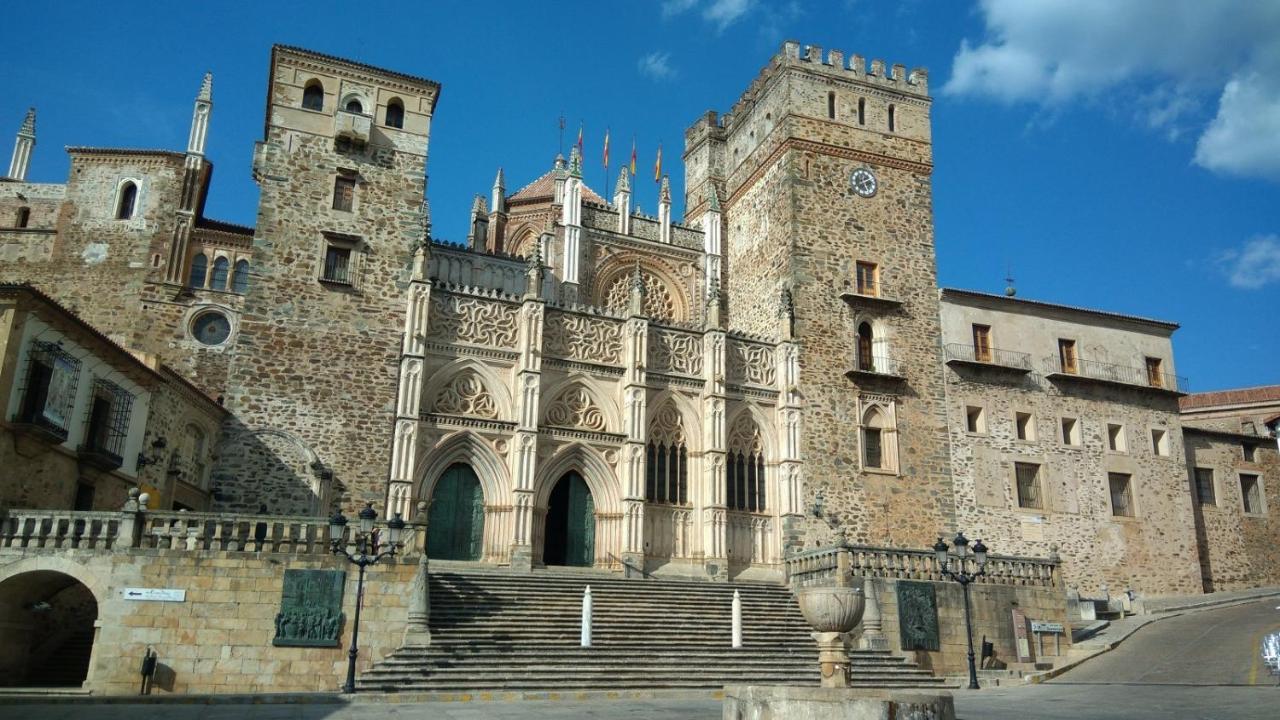 Casa Rural La Colmena Del Geoparque Navatrasierra Exterior foto
